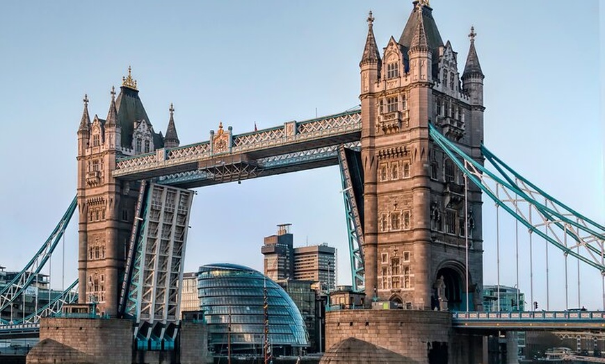 Image 5: London / Heathrow To/From Bristol Private Transfer Meet and Greet