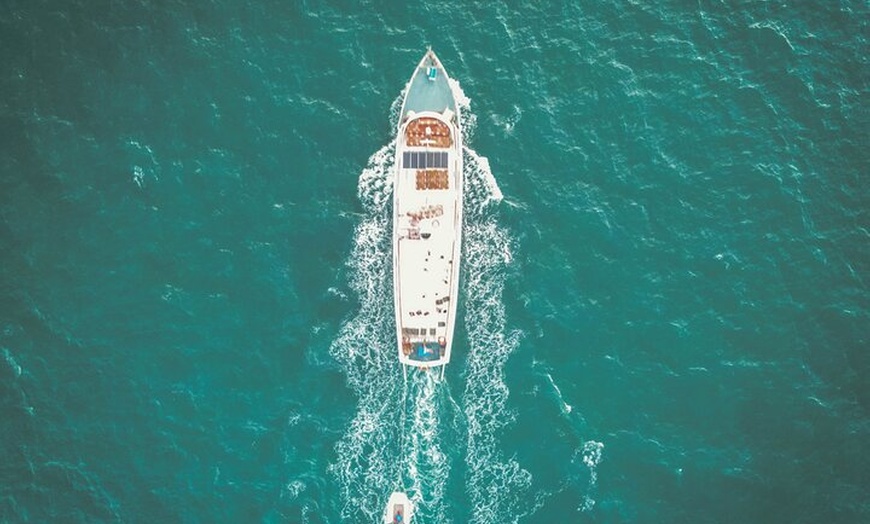 Image 3: Whitehaven Beach Ferry Full Day Return Transfer - BYO Lunch