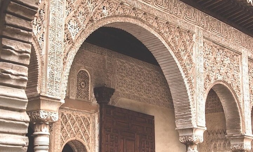 Image 3: Recorrido en audio por los alrededores de la Alhambra 24 paradas de...