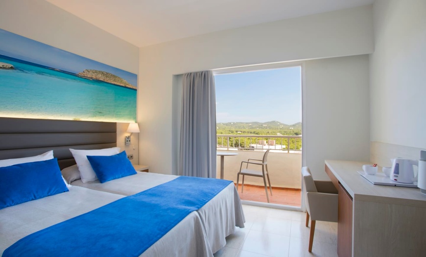 Image 3: ✈ IBIZA | Es Canar - Hotel Invisa Ereso 3*, 3 nuit - Tout inclus