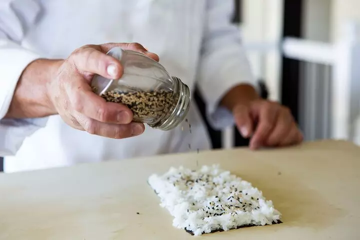 2 Hour Sushi Making Class With Local Chef in Raleigh