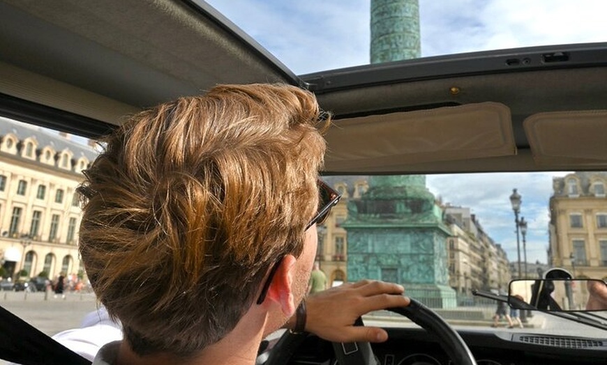 Image 17: Visite de l'émission de télévision de Paris dans une Citroën DS de ...