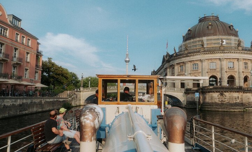 Image 2: 1h Sightseeing-Kreuzfahrt mit historischem Dampfschiff Kaiser Fried...