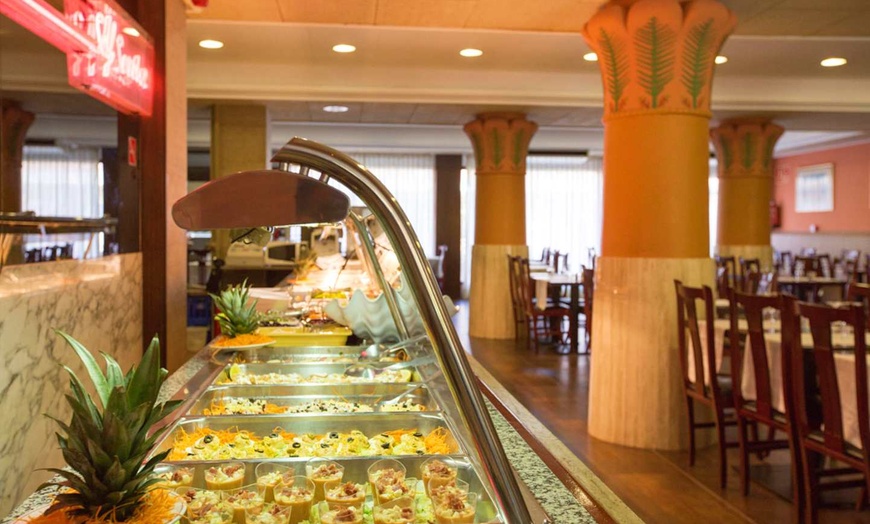 Image 5: ✈ COSTA BRAVA | Lloret de Mar - Hotel Cleopatra Spa 4* - Spiaggia d...