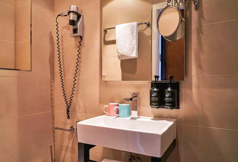 ✈ NIEDERLANDE | Amsterdam - Max Brown Hotel Museum Square 3*, 2 Näc...