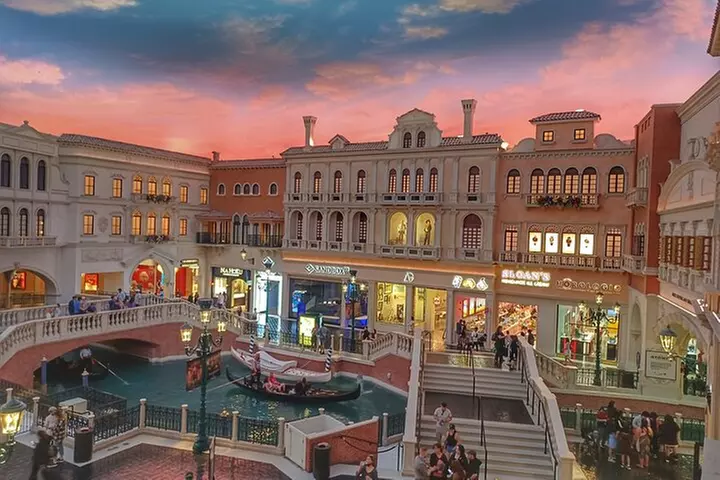 Must-See Spots Vegas Strip Walking Tour
