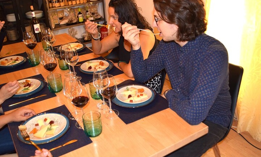 Image 4: Visita Guiada por Restaurantes Centenarios con Cena de Tapas