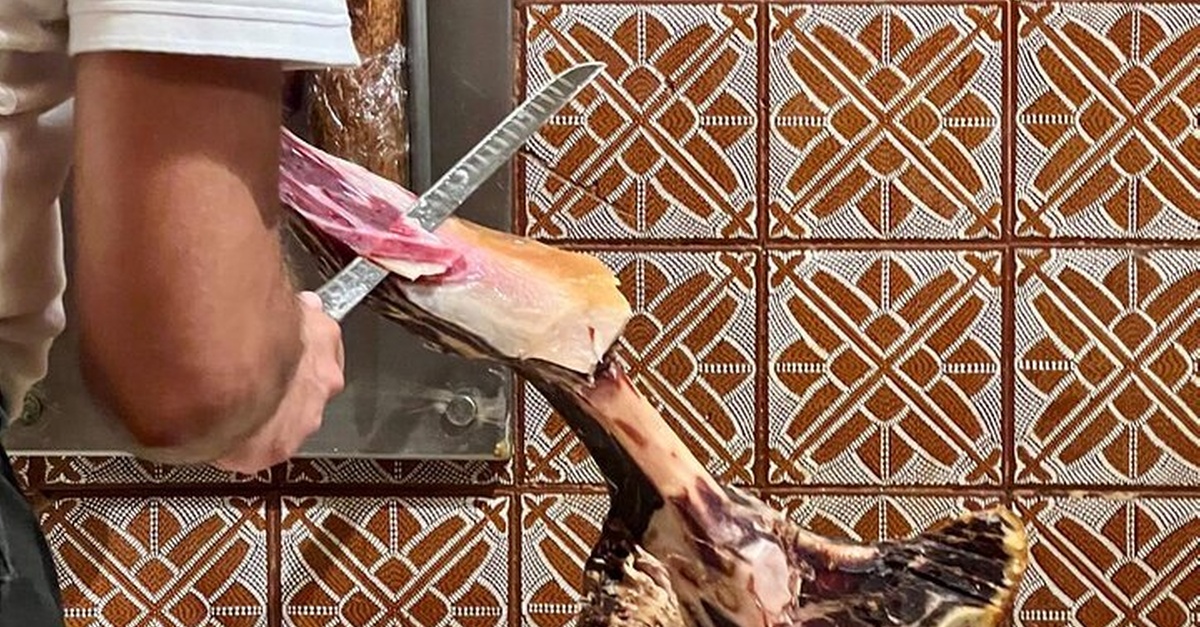 Tour gastronómico y vinícola con tapas y vino español en Madrid