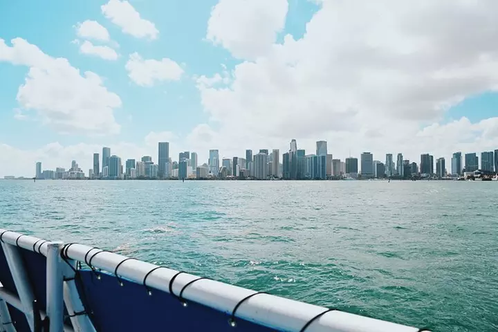 Miami Boat Tour of Celebrity Homes & Miami River Skyline 360 View