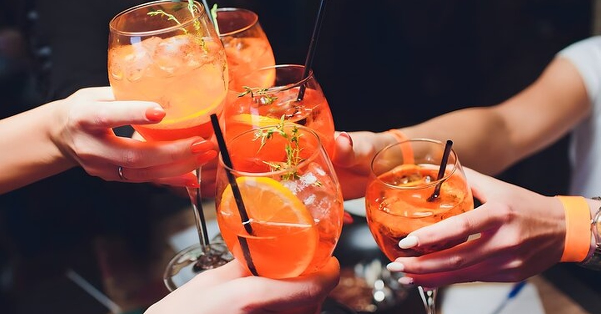 Taller de cócteles Sangría y Spritz en Sevilla
