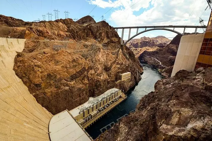 Private roundtrip from Las Vegas to Hoover Dam by SUV - 3.5 hrs