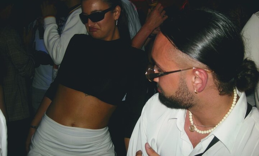 Image 15: OG Barcelona Night Adventure — 3 bares, 3 chupitos y entrada VIP al...