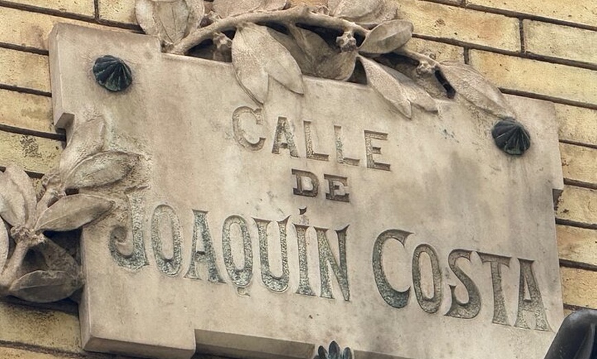 Image 8: Barrios históricos de Barcelona El Raval, Gótico y Born