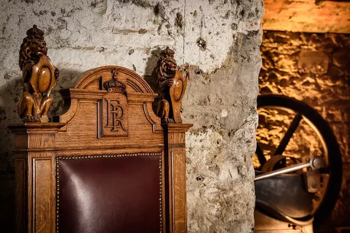 90min Underground Whisky Tasting in Edinburgh's Old Town