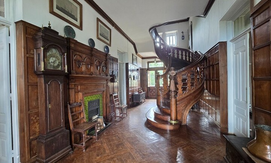 Image 2: Visita a la mansión del Duque de Almodóvar del Río en Comillas