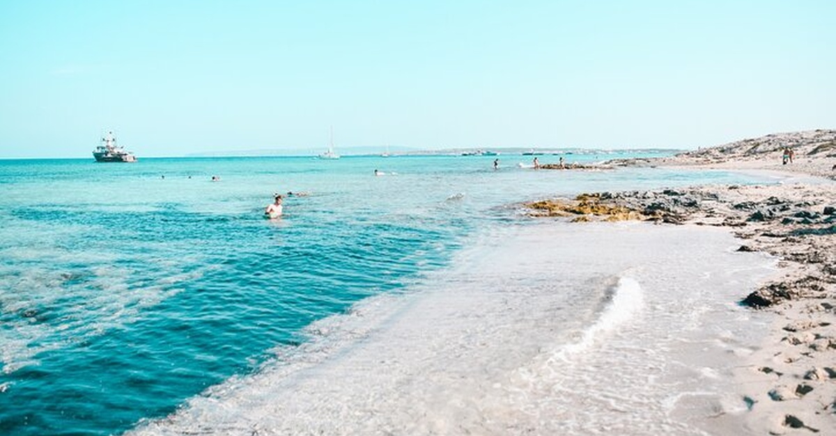 Ferry de ida y vuelta a Formentera desde Playa d'en Bossa