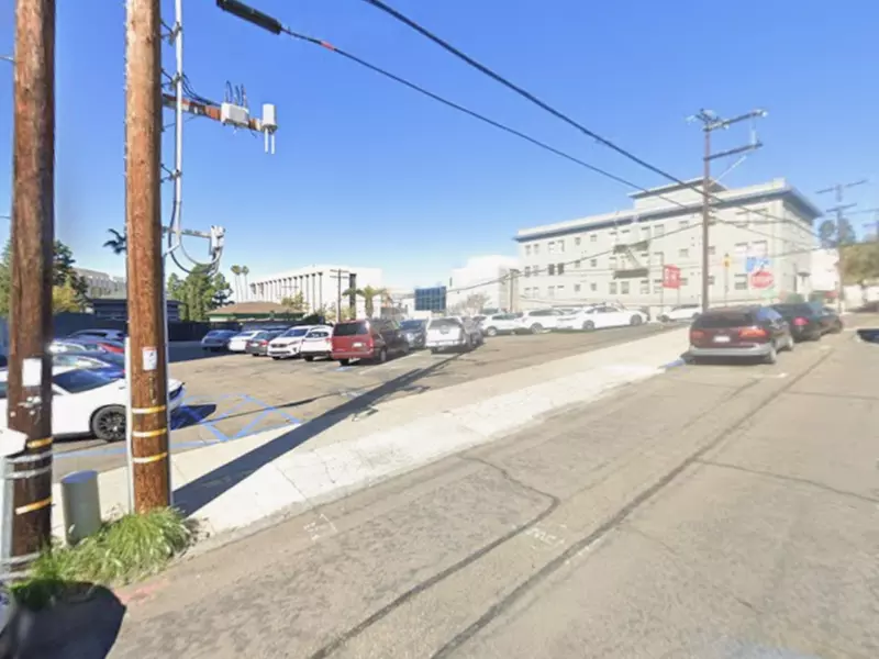 Parking at 1776 3rd Ave. Lot - P1095