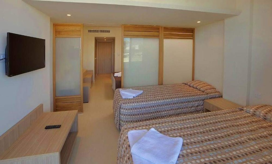 Image 8: ✈ ZYPERN | Ayia Napa - Nelia Beach Hotel 3*, 3 Nächte - Außenpool