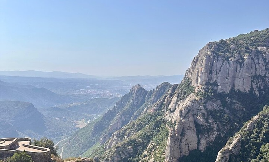Image 5: Barcelona al Monasterio de Montserrat: Tour, Traslados y Basílica
