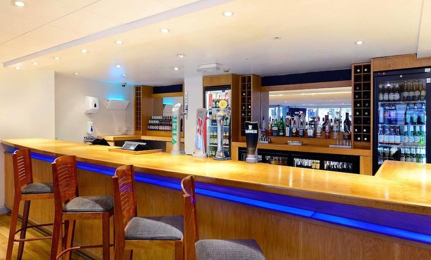 Image 11: ✈ ROYAUME-UNI | Londres - Travelodge London Kings Cross Royal Scot ...