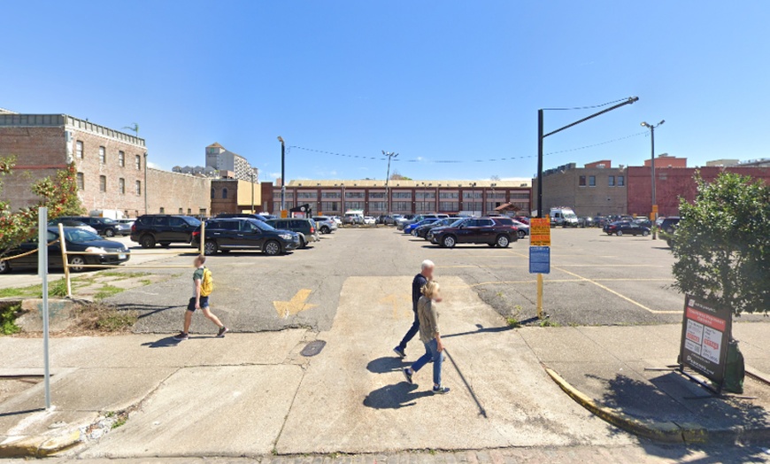 Image 3: Parking at Gordon Lot