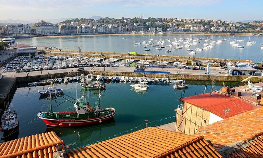 Image 7: Recorrido a pie por San Sebastián con un pintxo y una bebida