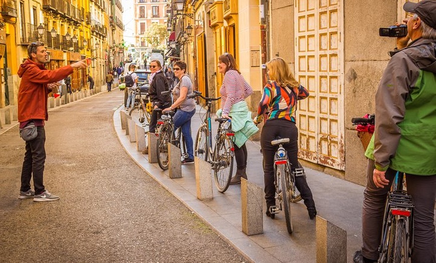 Image 1: Tour en bicicleta por lo más destacado de Madrid