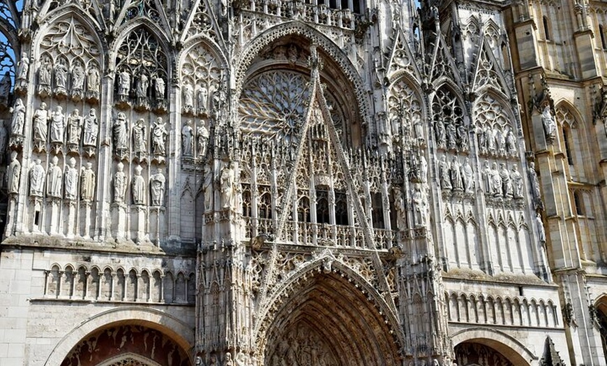Image 13: Marché de Noël de Rouen et pique-nique en bord de mer Visite privée...