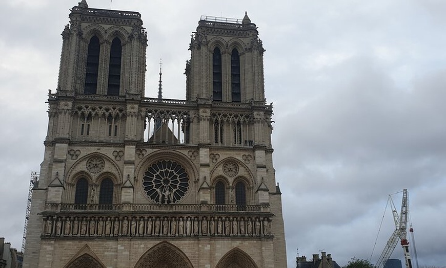 Image 2: Visite guidée intérieure de la cathédrale Notre-Dame de Paris