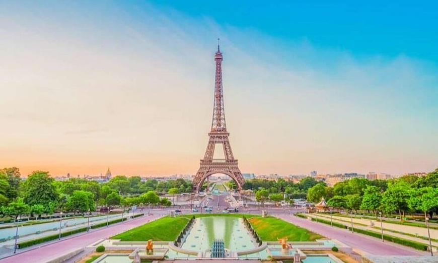 Image 2: Visite de l'ascenseur de la Tour Eiffel au deuxième étage et option...