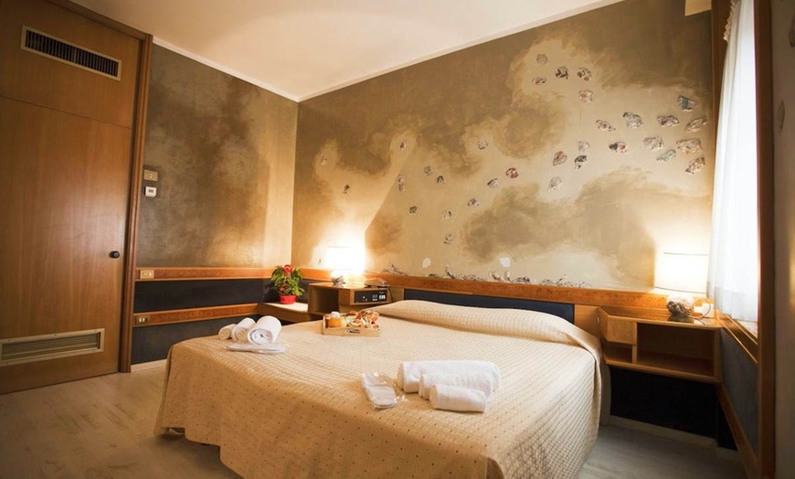 Image 2: ✈ ITALIA | Torino - Hotel Diplomatic 4* - City break