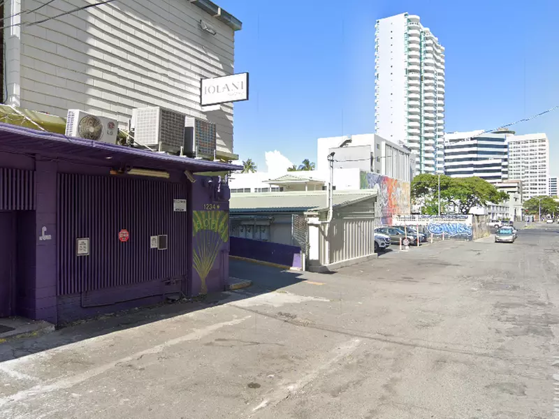 Parking at 1234 Kona St. Lot