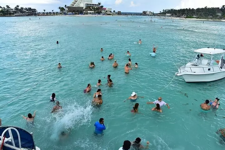 Isla Mujeres Private Catamaran Tour with Transportation