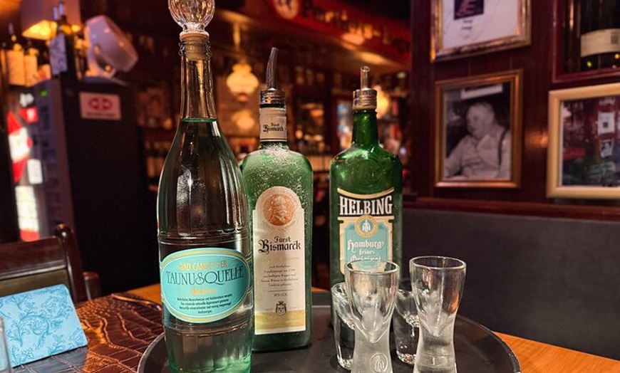 Image 7: Hamburg Walking Food Tour mit 7 authentischen lokalen Gerichten