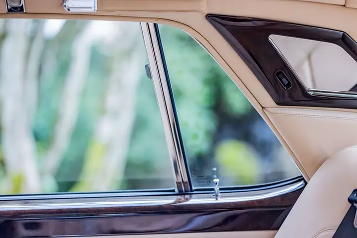 Rolls-Royce & Bentley Chauffeured All-inclusive Wine Tasting Tour