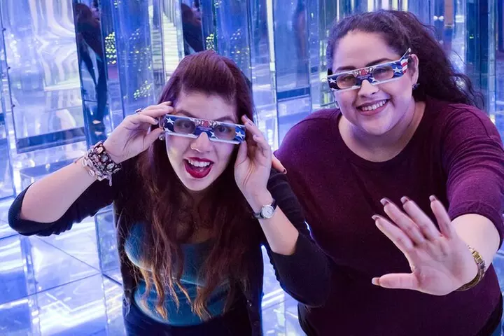 The Amazing Mirror Maze with Escape Room