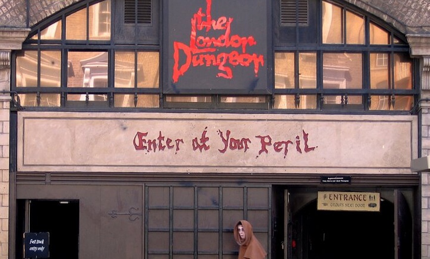 Image 2: London Half Day Top Sightseeing Tour including London Dungeons