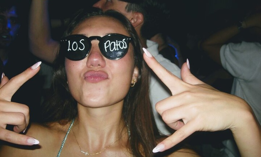 Image 48: OG Barcelona Night Adventure — 3 bares, 3 chupitos y entrada VIP al...