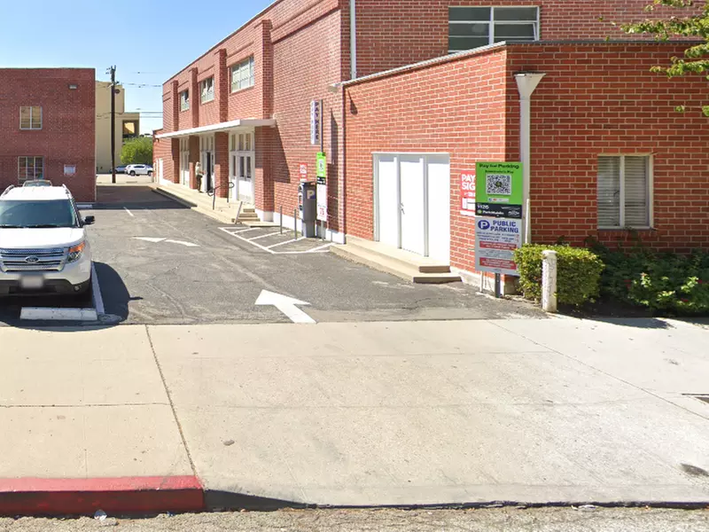 Parking at [SQ26] 209 N. Louise St. Lot