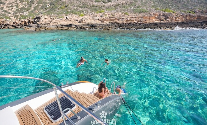 Image 9: Paseo en Catamarán a Vela con Formentera Wonders Todo Incluido