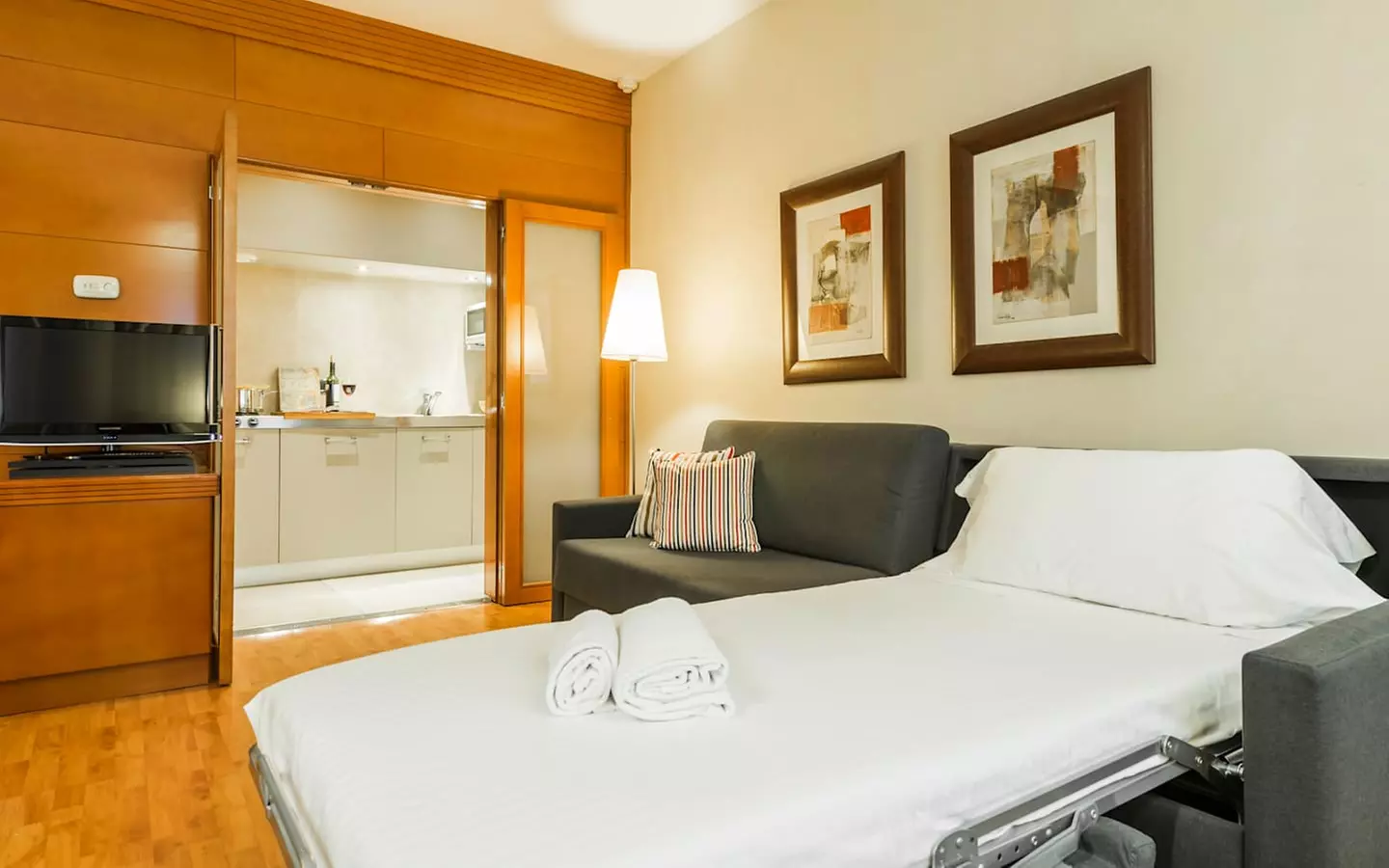 ✈ SPANIEN | Barcelona - Mariano Cubi Aparthotel Barcelona 4*, 2 Näc...