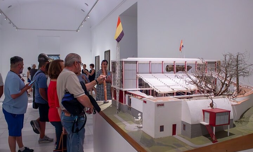 Image 16: Visita al Museo Reina Sofía: Obras maestras con guía local