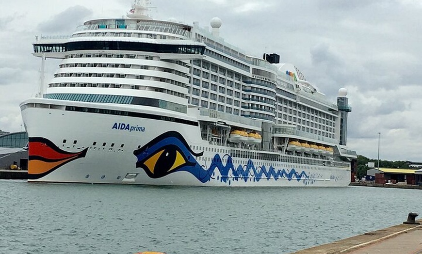 Image 3: Southampton to London Visiting Bath