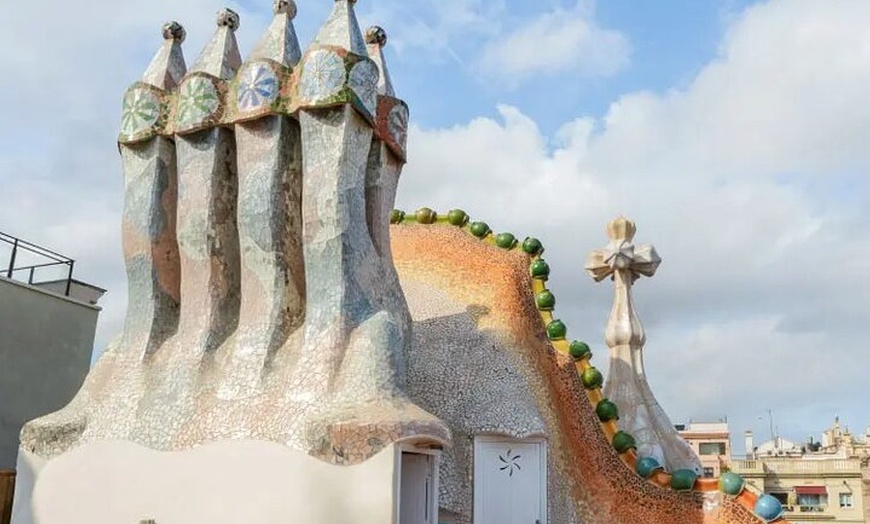Image 6: Tour Privado por Barcelona Gaudí y Modernismo