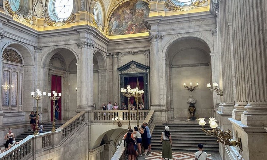 Image 38: Tour al Palacio Real de Madrid : Acceso prioritario con Guía Especi...