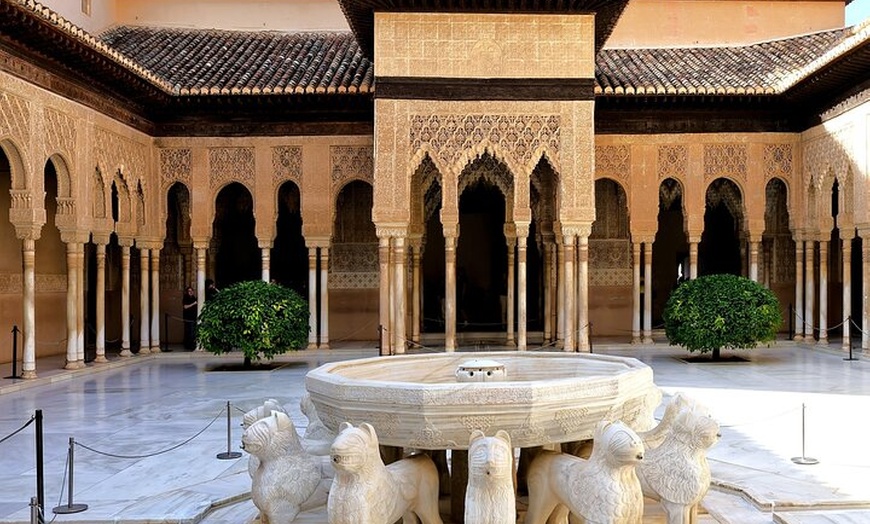 Image 4: La entrada sin colas del Generalife incluye Palacios Nazaríes