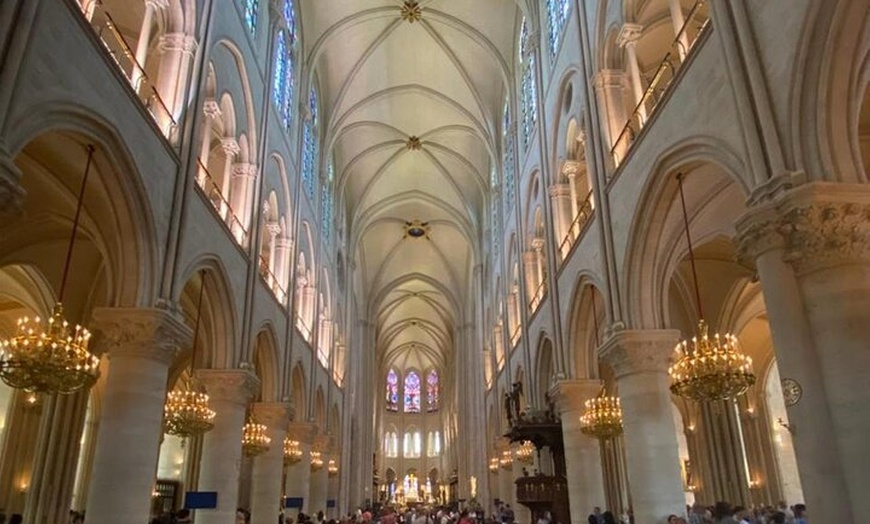 Image 1: Visite guidée intérieure en petit groupe de la cathédrale Notre-Dame