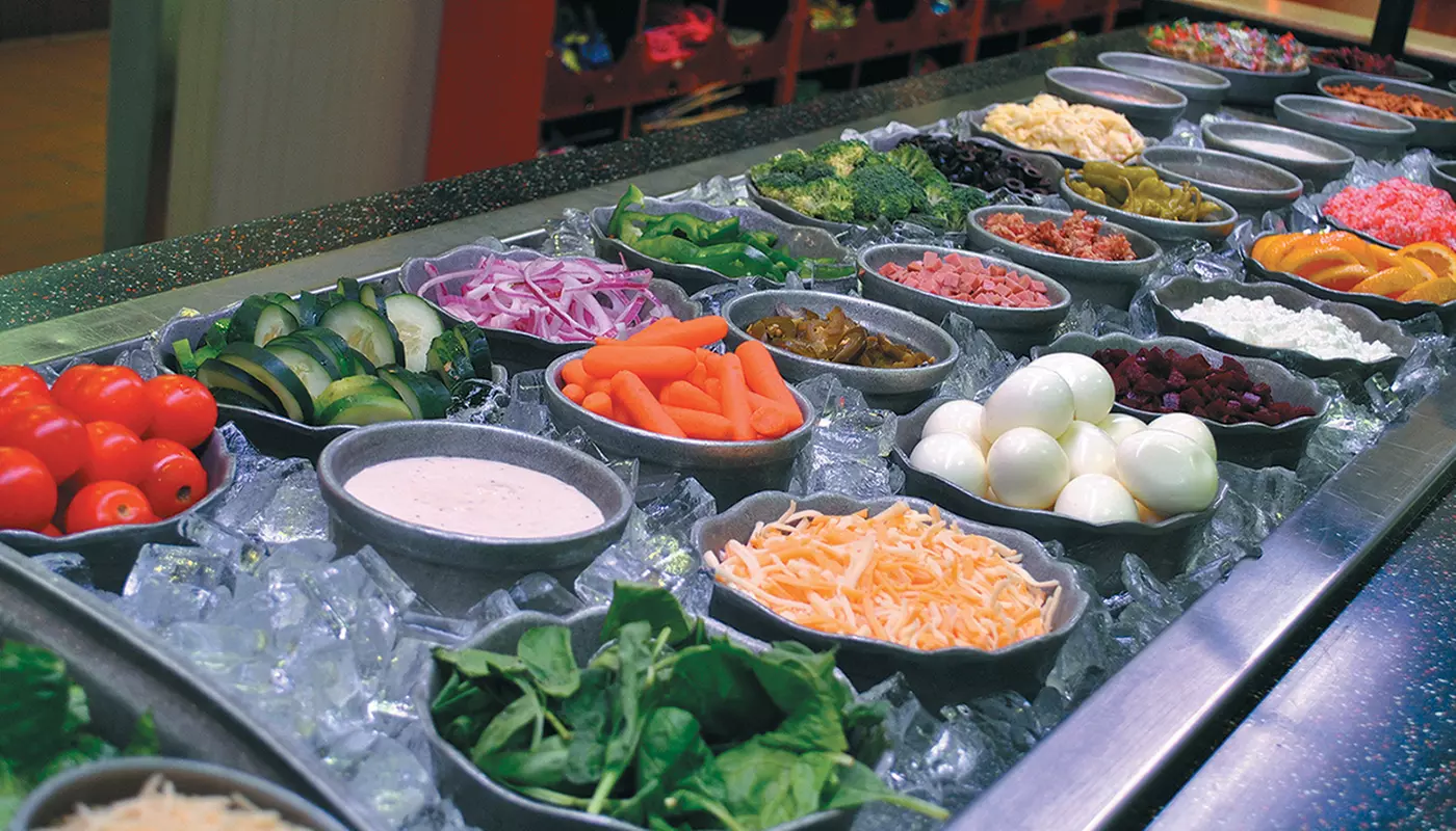 $18.50 For 1 Large 1-Topping Pizza, 4 Soft Drinks & Game Play (Reg. $37) - Primary Image