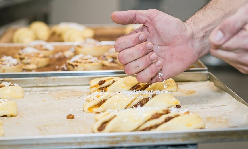 Image 3: Cours de Croissant & Pâtisserie Bicolore dans le Centre de Paris