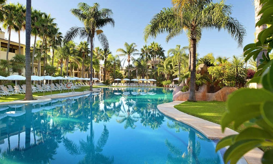 Image 21: ✈ COSTA DEL SOL | Marbella - BlueBay Banús 4*, 3 Nächte - Außenpool